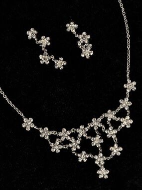Delicate Crystal Necklace & Earring Set Small Flowers